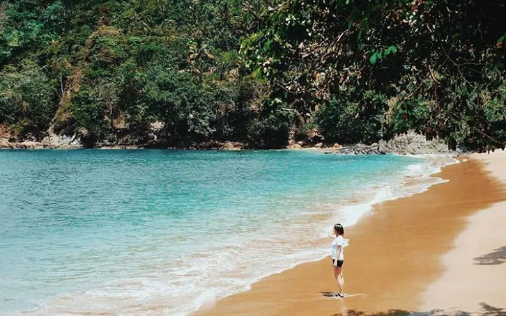 Pantai Bolu-Bolu, Surga Tersembunyi yang Begitu Cantik di Malang. Jadi Bikin Males Pulang! 4