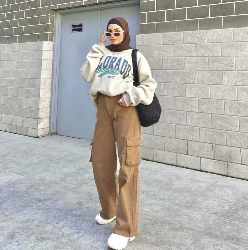 Tetap Stylish, 8 Mix and Match Cargo Pants Hijab Ini Cocok untuk Berbagai Momen 11