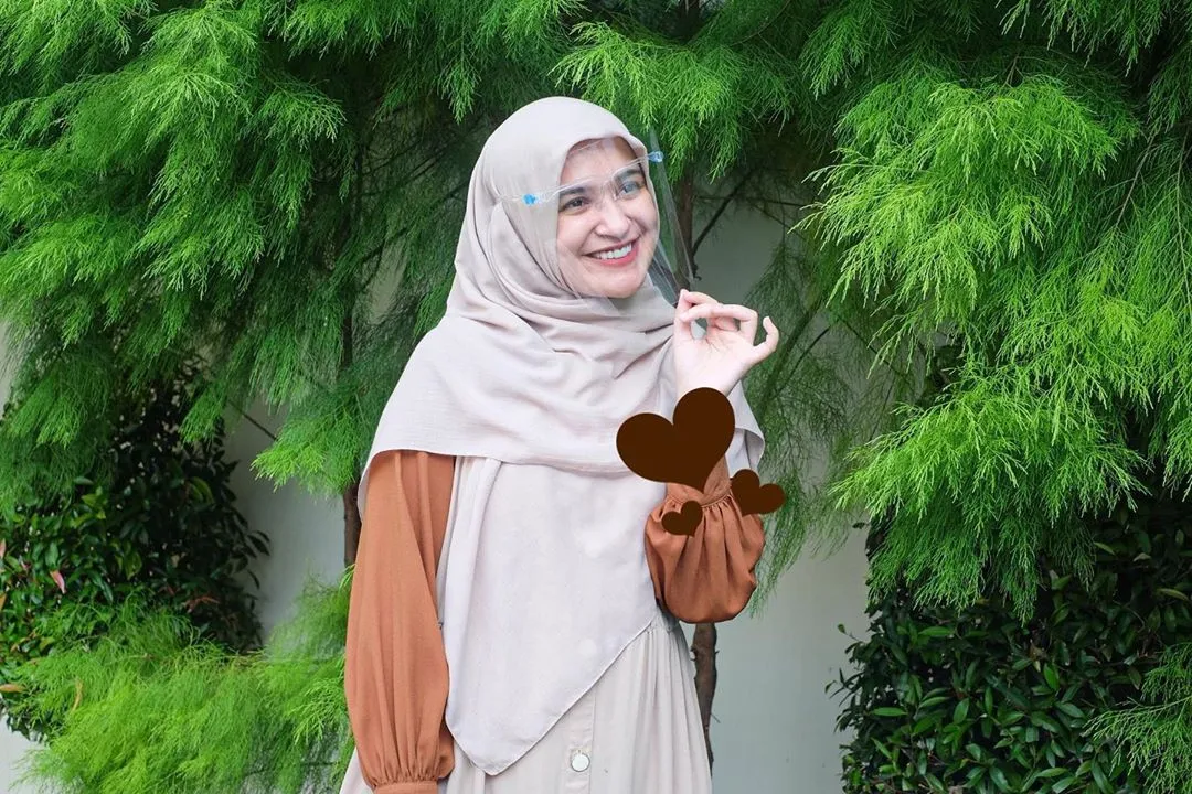 Bikin Salut,10 Artis ini Tetap Melanjutkan Pendidikan Meski Sudah Berumah Tangga. Inspiratif! 13