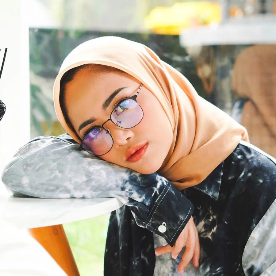 Bikin Salut,10 Artis ini Tetap Melanjutkan Pendidikan Meski Sudah Berumah Tangga. Inspiratif! 16