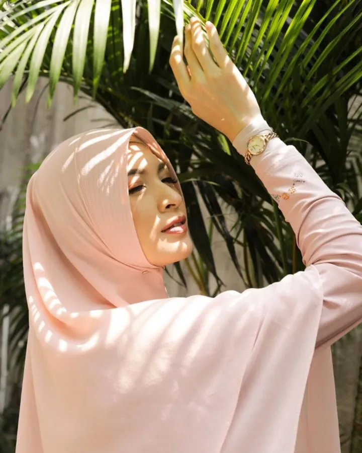 Bikin Salut,10 Artis ini Tetap Melanjutkan Pendidikan Meski Sudah Berumah Tangga. Inspiratif! 19