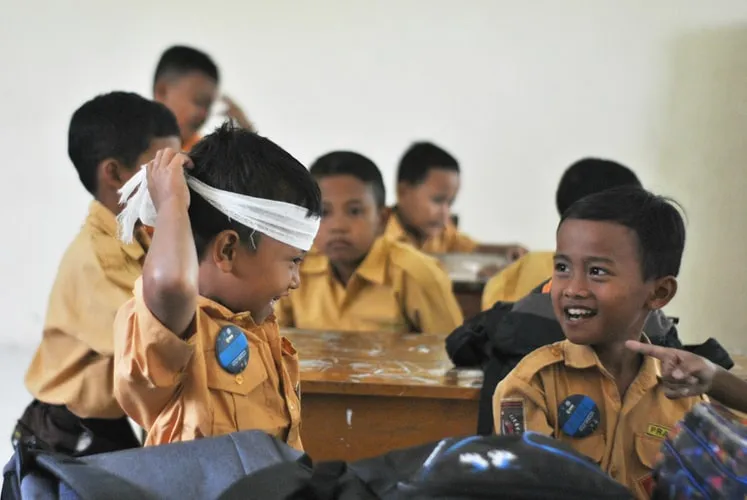 Kisah Mengharukan Dimas, Anak SMP yang Tetap Semangat Sekolah Sendirian karena Tak Punya Smartphone 8