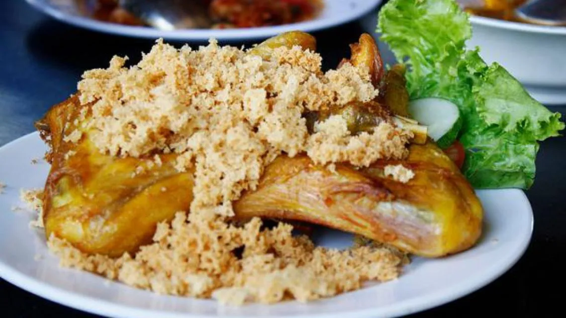8 Resep Ayam Goreng dari Bumbu Lengkuas Sampai Kecap Pedas. Racikan Ungkepnya Beda Semua 11