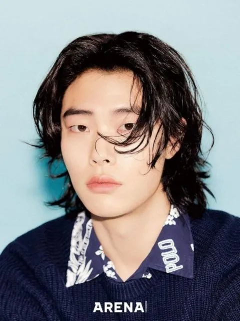 Nggak Melulu Cepak Imut-Imut, Ini Daftar Aktor Korea Berambut Gondrong yang Macho! 16
