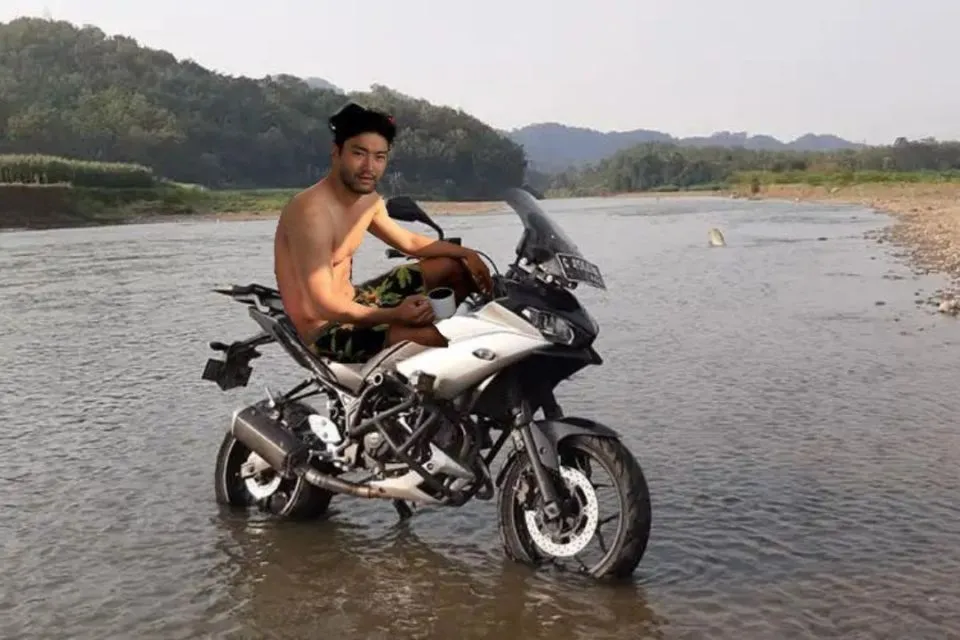 13 Foto Choi Siwon Hasil Editan Warganet. Kocak, Siwon Jadi Ada di Mana-mana! 16