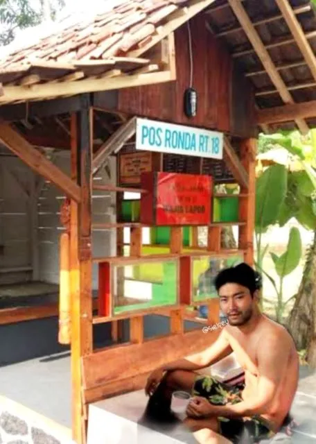 13 Foto Choi Siwon Hasil Editan Warganet. Kocak, Siwon Jadi Ada di Mana-mana! 25