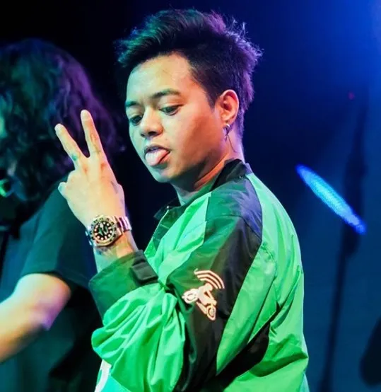 Perjalanan Jatuh Bangun Reza Arap Menuju Sukses. Pernah jadi Tukang Ojek Hingga Penjaga Warnet! 4