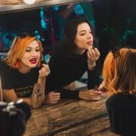 Kupas Tuntas Hubungan Cewek Indonesia dan Makeup yang Mereka Miliki. Mari Disimak!