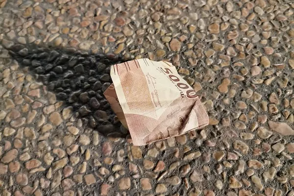 4 Gejolak Batin yang Bocah Rasakan Saat Nemu Uang di Jalan. Situasi yang Uji Keimanan nih~ 7