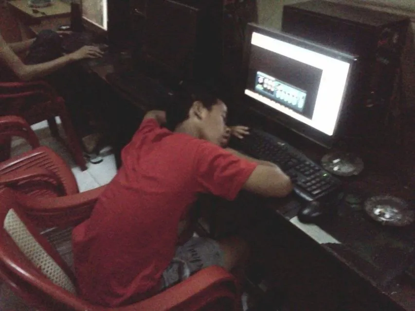 Di Masa Keemasan Kerajaan Warnet, Kejadian-Kejadian Konyol ini Pasti Sering Banget Terjadi. Seru! 10