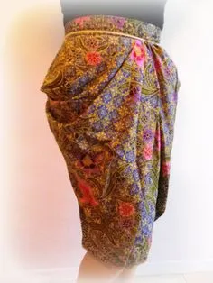 9 Warna dan Model Jarik Kebaya Hits di 2020. Yang Elegan Sampai Unik, Ada! 17
