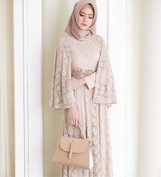 Pesona Kebaya Cape yang Menawan; Solusi Buat Pemilik Lengan dan Dada Besar! 18
