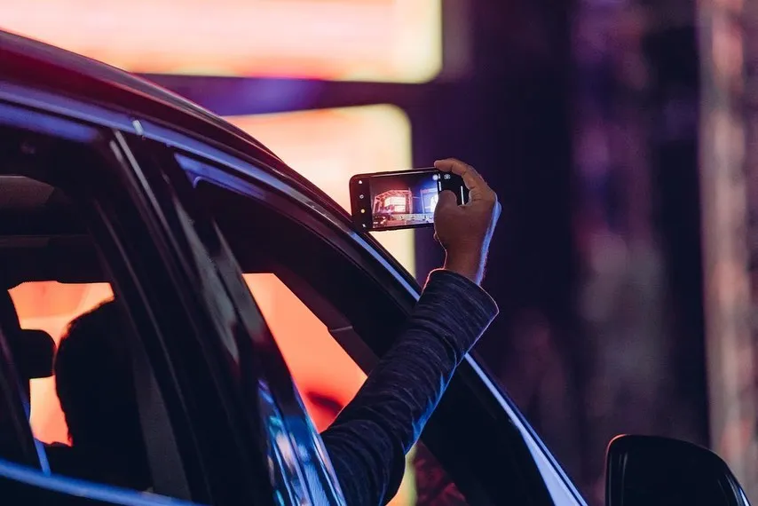 Serunya Konser Musik Drive-In di Jakarta, Tepuk Tangan Penonton Diganti Klakson Mobil Bersahutan 20