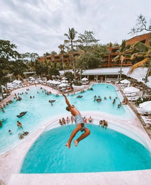Pariwisata Dibuka Kembali, Lebih dari 4000 Wisatawan Kunjungi Bali di Hari Pertama. Aman Nggak ya? 5
