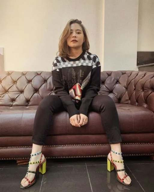 Kepoin Kenapa Penampilan Prilly Latuconsina Makin Elegan Sekarang Ini. Apa Ya Rahasianya? 5