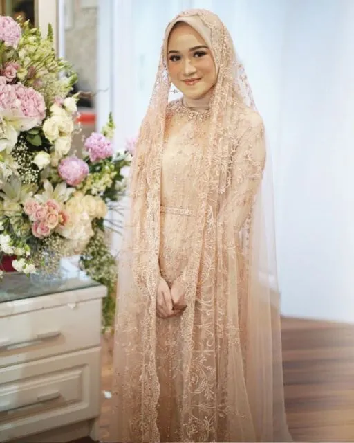 12 Ide Kebaya dengan Tudung Nikah yang Bahannya Sama. Sempurna Walau Syukurannya Sederhana 15