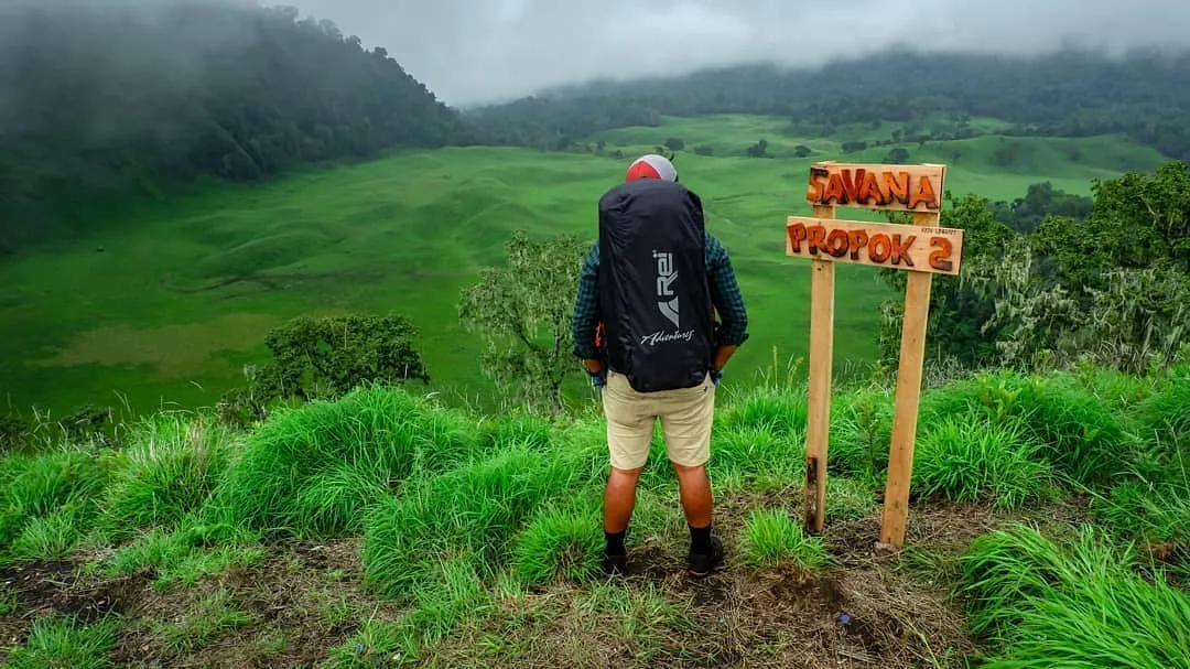 Viral Pendaki Dugem Massal di Savana Propok Lombok. Langgar New Normal dan Etika Pendakian! 5
