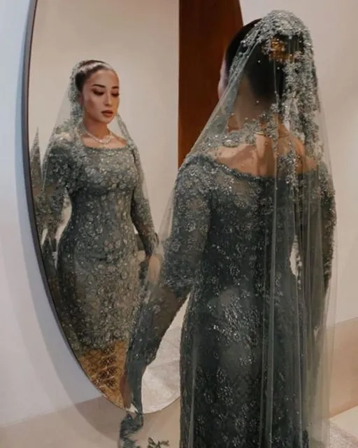 12 Ide Kebaya dengan Tudung Nikah yang Bahannya Sama. Sempurna Walau Syukurannya Sederhana 18
