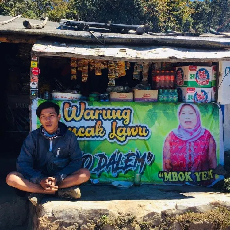 Tukang Bakso pun Kini Jualan di Puncak Gunung Cikuray. Pendakian Gunung Kian Mudah Ya! 2