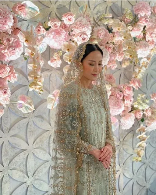 12 Ide Kebaya dengan Tudung Nikah yang Bahannya Sama. Sempurna Walau Syukurannya Sederhana 14