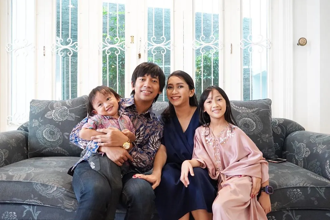 Rian D'Masiv Putuskan untuk Ganti Model Rambut, Warganet: Udah Nggak Mirip Pak Tarno 4