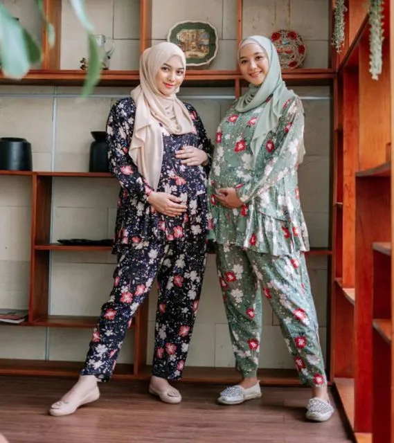 Hamil Bareng, Ini Gaya Menggemaskan Citra Kirana Bareng Kakaknya. Lucu! 9