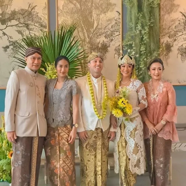 Potret dan Gaya Chef Renatta Pakai Kebaya; Sekalinya Tampil Feminin Langsung Viral! 5