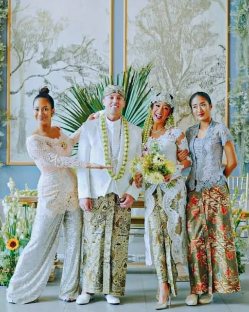 Potret dan Gaya Chef Renatta Pakai Kebaya; Sekalinya Tampil Feminin Langsung Viral! 8