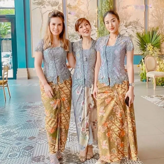 Potret dan Gaya Chef Renatta Pakai Kebaya; Sekalinya Tampil Feminin Langsung Viral! 7