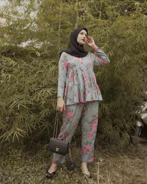 Viral Piyama Set yang Kini Disukai Para Cewek Saat Keluar Rumah, Bukan Cuma Buat Tidur! 7