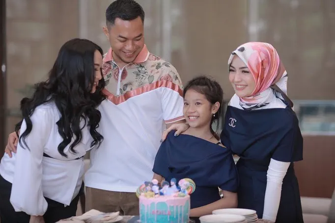 Satu Frame Saat Rayakan Ulang Tahun Aqila, Zaskia Gotix dan Mantan Istri Sirajuddin Banjir Pujian 3