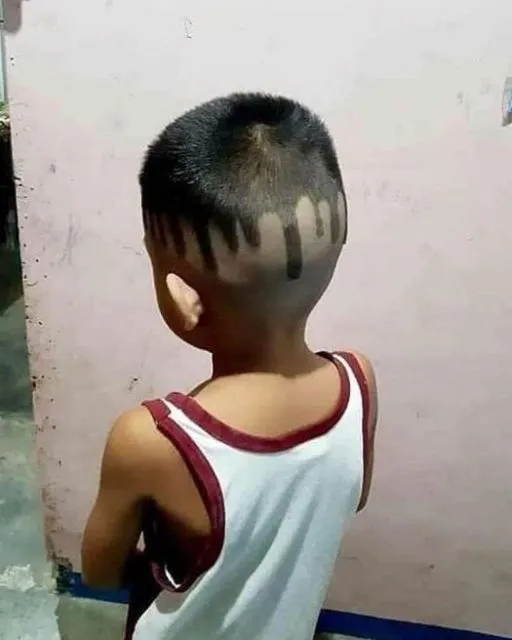 11 Kelakuan Kocak Orang Saat Merias Diri. Alih-Alih Terlihat Menarik, Jadinya Malah Bikin Ngakak 15
