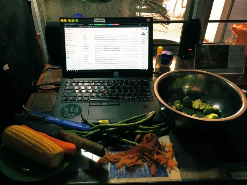 Potret Ibu-ibu Multitasking yang Bakal Bikin Terkesima. Nggak Ada Lawan! 18
