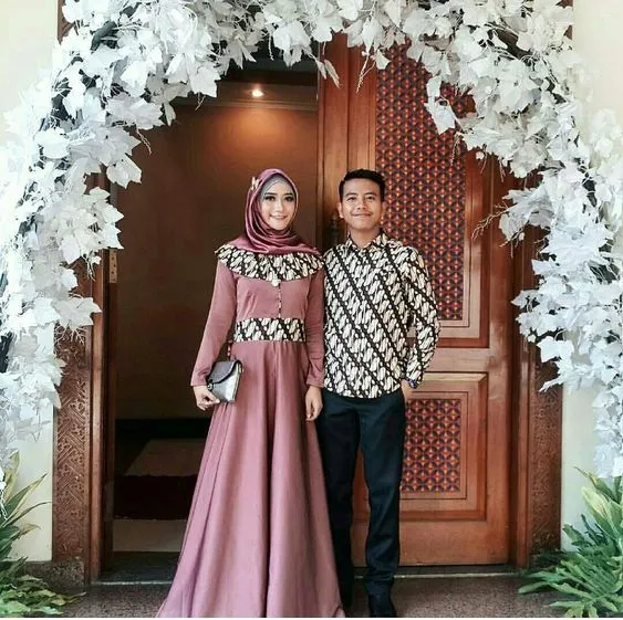 Buat Alternatif Selain Kebaya, Ini 8 Gamis Motif Batik yang Simpel tapi Anggun! 14