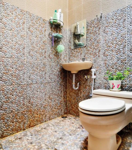 Tips Memilih Keramik Kamar Mandi dan 8 Pilihan Motifnya. Anti Kepleset dan Bisa Tabrak Warna 19