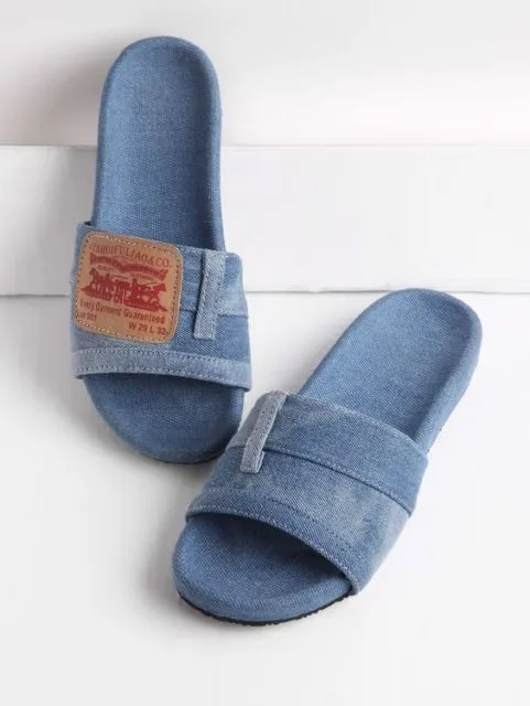 Parade Sandal dan Sepatu Berbahan Jeans yang Kece Abis. Tren Baru Nih! 18