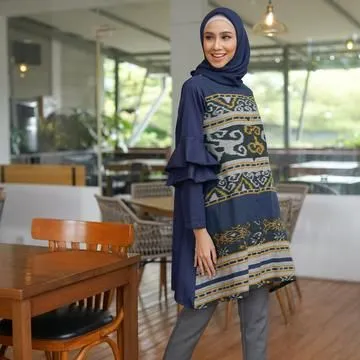 5 Model Blouse Batik Kombinasi Kain Polos. Tetap Santai, Walau Tampil Formal! 9