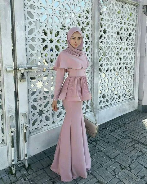 Pesona Kebaya Cape yang Menawan; Solusi Buat Pemilik Lengan dan Dada Besar! 11