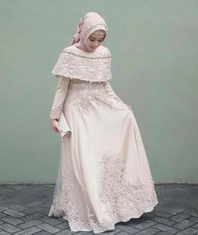 Pesona Kebaya Cape yang Menawan; Solusi Buat Pemilik Lengan dan Dada Besar! 17
