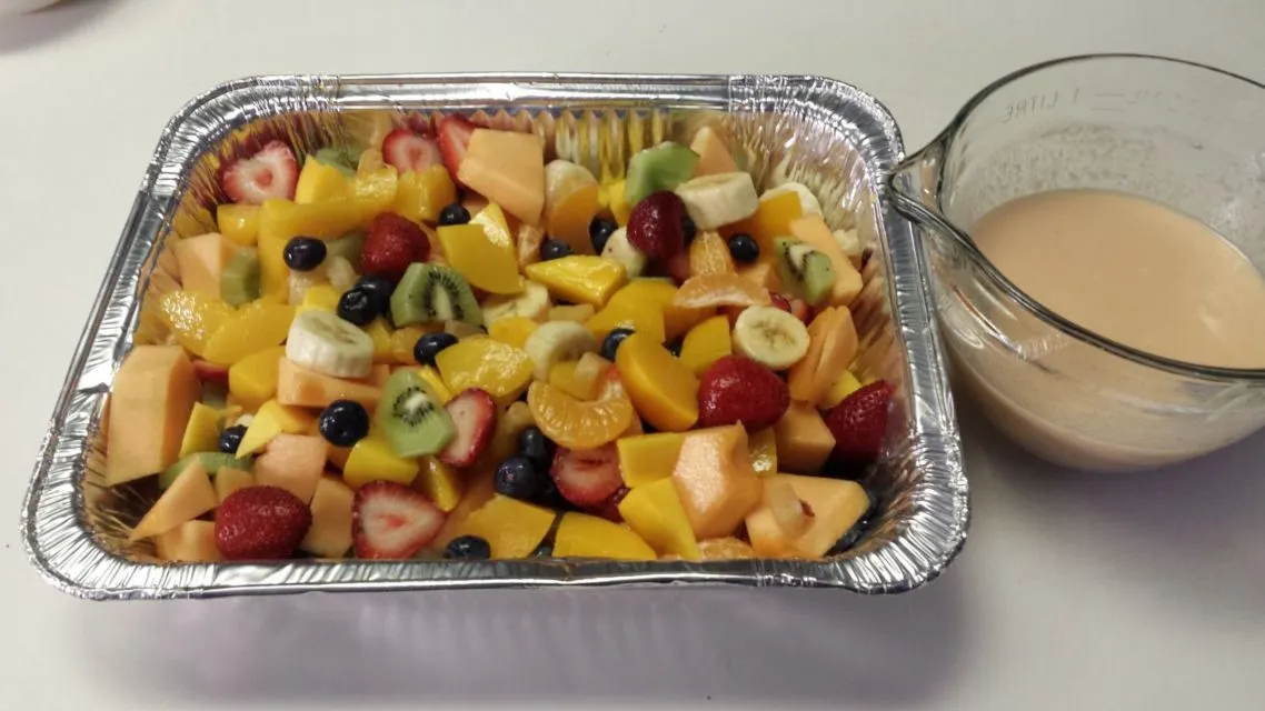 Rahasia di Balik Salad Buah yang Awet dan Sausnya Nggak Cepat Berair. Bisa Dimakan Besok Lagi 17