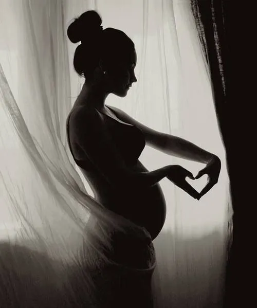 7 Foto Kehamilan Bergaya Santai yang Bisa Mama Lakukan di Rumah. Modal Kamera Sendiri, Bisa~ 12
