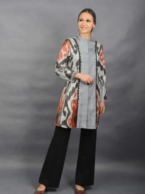 Bikin Efek Jenjang, Ini Rekomendasi Tunik Motif Batik yang Dijamin Nggak Pasaran! 18