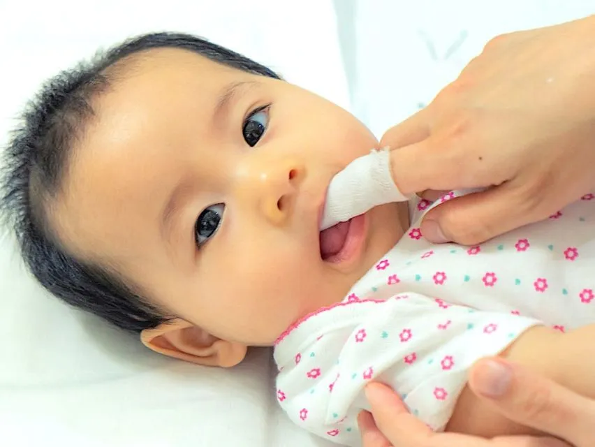 5 Trik Mudah Membujuk Anak Agar Mau Sikat Gigi. Jangan Sekali-kali Memaksa! 5