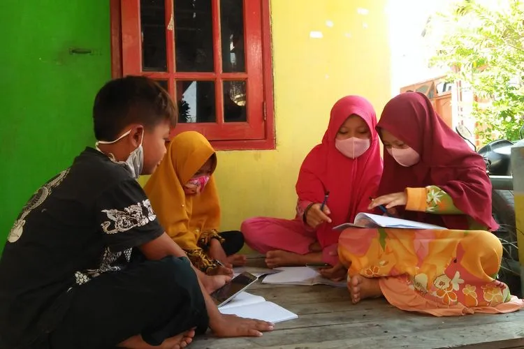 Bukti Kebaikan Nyata Saat Pandemi, Siswa Boleh Internetan Gratis di Kantor Polisi dan Pos Kamling 7