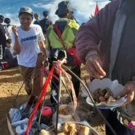 Tukang Bakso pun Kini Jualan di Puncak Gunung Cikuray. Pendakian Gunung Kian Mudah Ya!