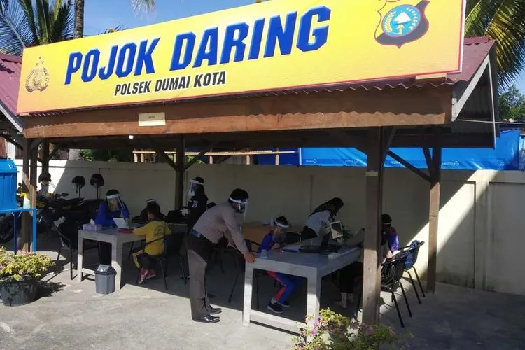 Bukti Kebaikan Nyata Saat Pandemi, Siswa Boleh Internetan Gratis di Kantor Polisi dan Pos Kamling 6