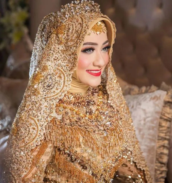 12 Ide Kebaya dengan Tudung Nikah yang Bahannya Sama. Sempurna Walau Syukurannya Sederhana 24