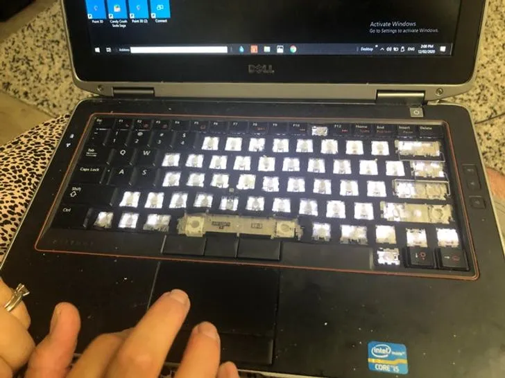 Sederet Gadget dengan Kerusakan di Luar Nalar. Tukang Servis Bakal Histeris Kalau Suruh Benerin! :( 13