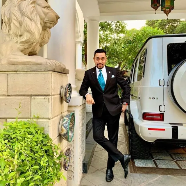 Kisah Sukses Crazy Rich Ahmad Sahroni. Ojek Payung, Lap Sepatu, Supir, Semua Pernah Dijalani! 8