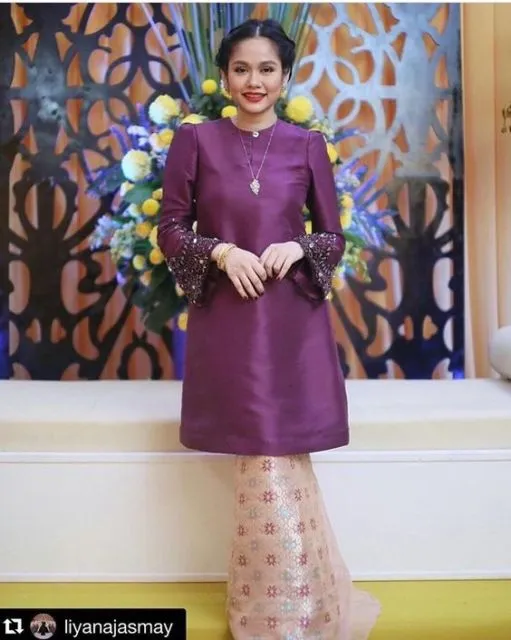 Pesona Kebaya Ungu yang Langka Banget di Pasaran. Pas Buat yang Pengen Ganti Suasana! 11